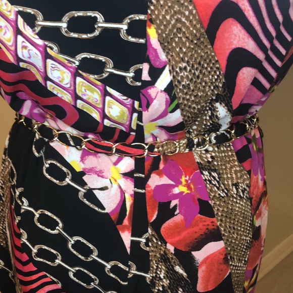 Gorgeous Cache’ Dress with belt - Picture 6 of 7